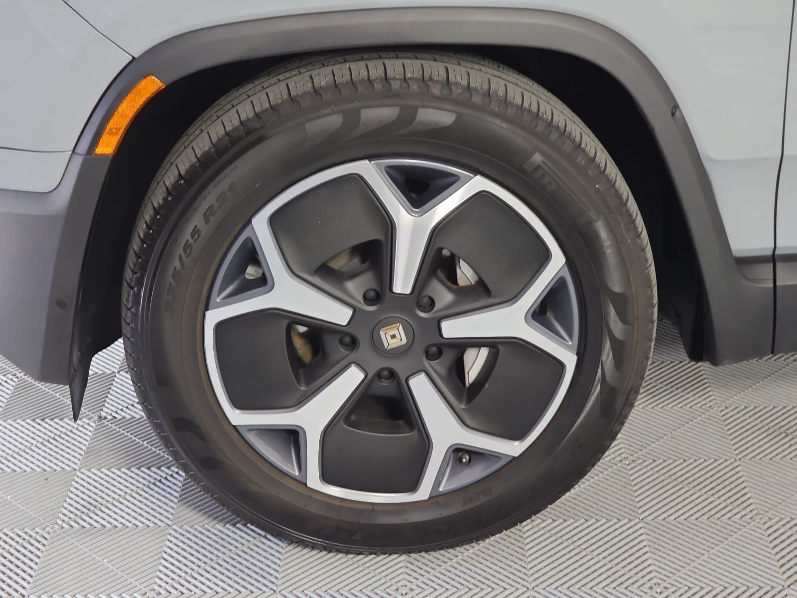 Used 2024 Rivian R1S Adventure Dual AWD/4WD image 10