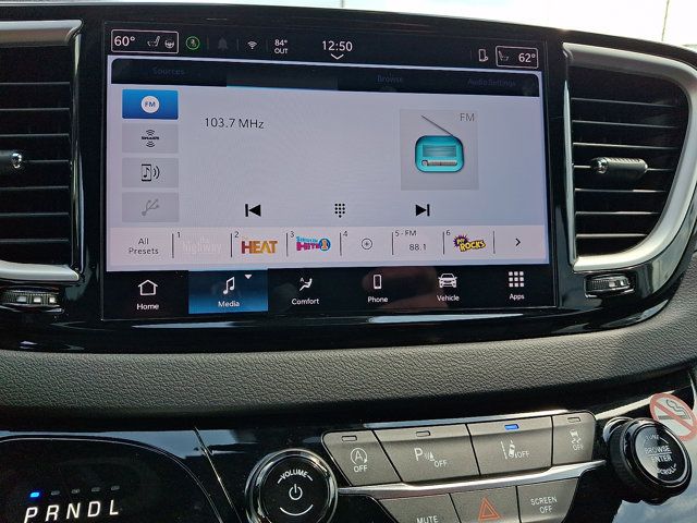 Used 2025 Chrysler Pacifica Select FWD image 18