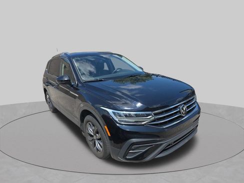 Used 2023 Volkswagen Tiguan SE FWD image 4