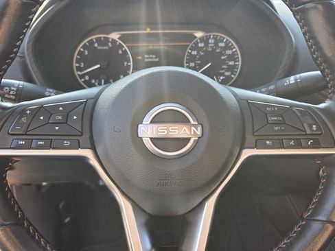 Used 2025 Nissan Sentra SR w/ SR Premium Package FWD image 33