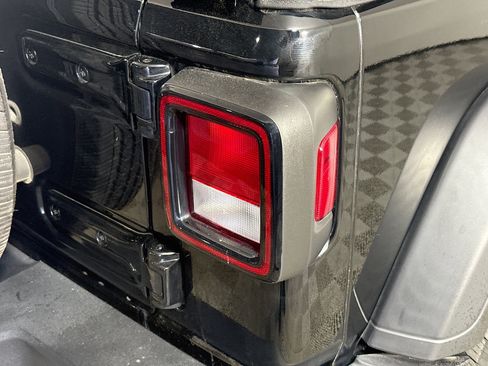 Used 2022 Jeep Wrangler Unlimited Sport image 34