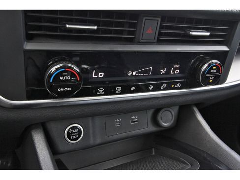 Certified 2023 Nissan Rogue SV FWD image 25