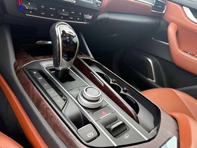 Used 2017 Maserati Levante w/ Luxury Package AWD/4WD image 25
