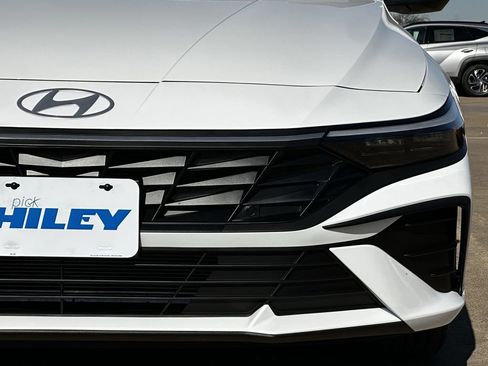 New 2026 Hyundai Elantra SE image 7