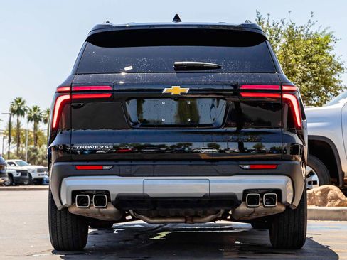 Used 2025 Chevrolet Traverse LT FWD image 5