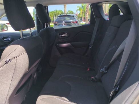 Used 2019 Jeep Cherokee Latitude w/ Popular Appearance Group FWD image 14