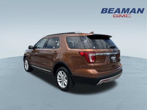 Used 2017 Ford Explorer XLT w/ Equipment Group 202A FWD image 5