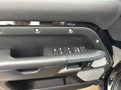 Used 2023 Land Rover Defender 130 X-Dynamic SE image 14
