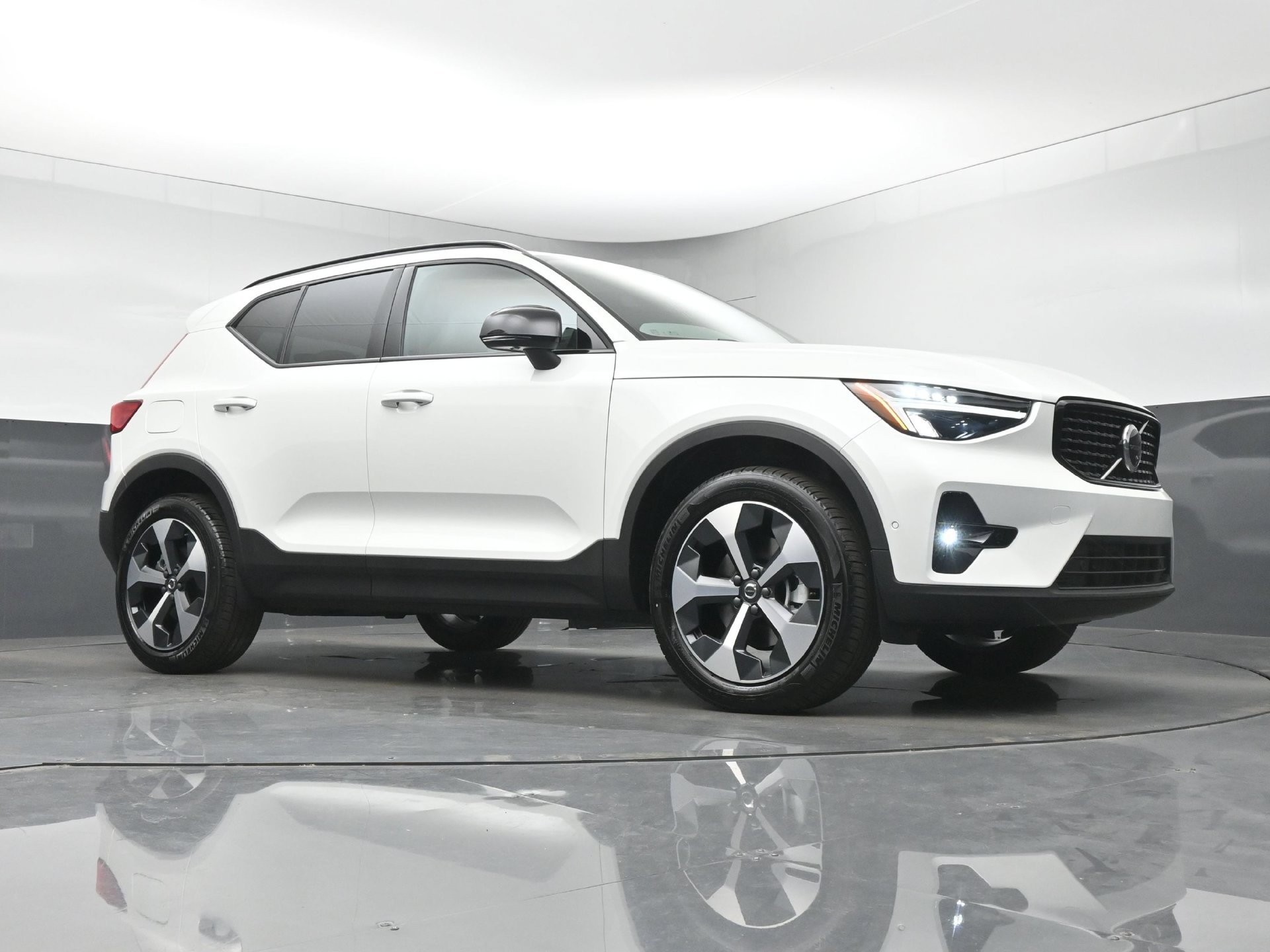 New 2026 Volvo XC40 B4 Plus w/ Protection Package Premier FWD image 35