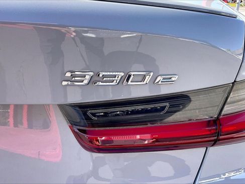 Used 2023 BMW 330e w/ M Sport Package image 7