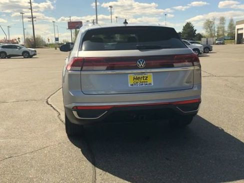Used 2025 Volkswagen Atlas Cross Sport SE AWD/4WD image 7