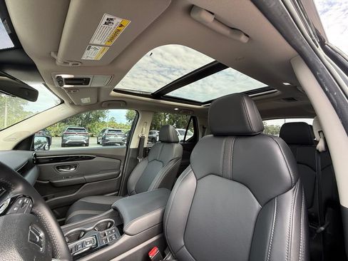 Used 2025 Honda Pilot Touring image 18