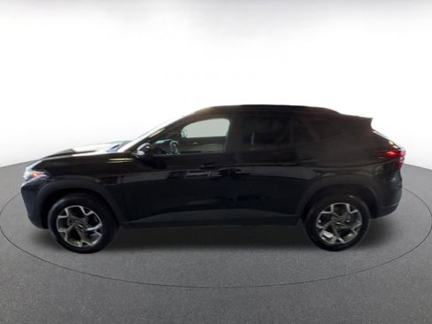 Used 2025 Chevrolet Trax LT image 8