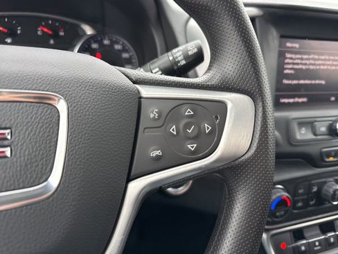 Used 2022 GMC Terrain SLE w/ Driver Convenience Package image 16