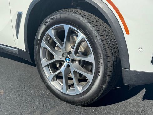 Used 2020 BMW X5 xDrive40i w/ Premium Package image 24