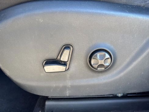 Used 2019 Jeep Cherokee Latitude Plus image 32