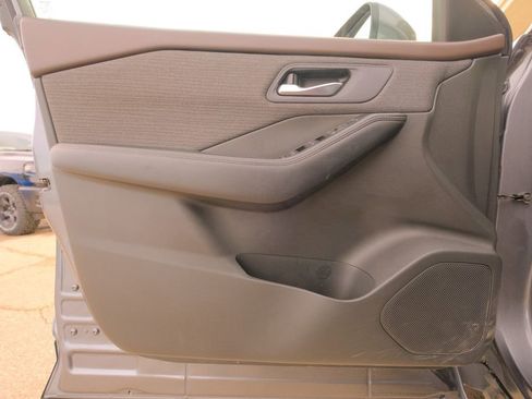 Used 2023 Nissan Rogue SV image 25