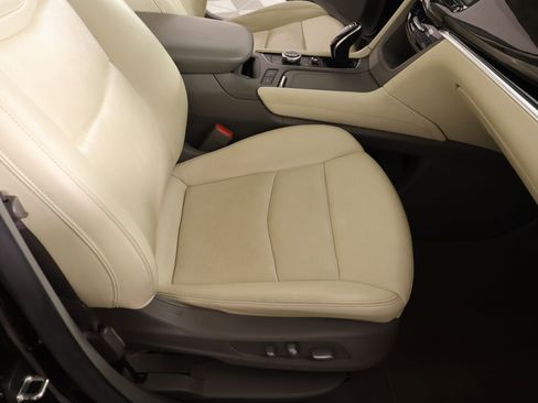 Used 2020 Cadillac XT6 Premium Luxury image 14