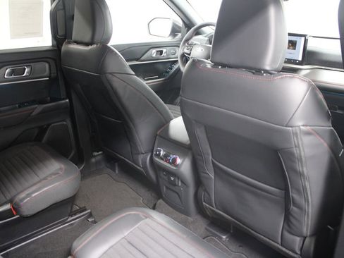 New 2026 Ford Explorer ST-Line w/ ST-Line Street Pack RWD image 34