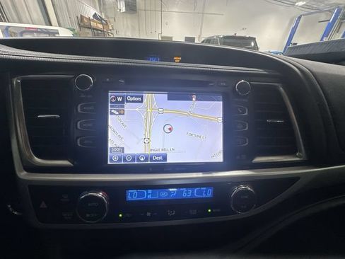 Used 2017 Toyota Highlander XLE AWD/4WD image 24