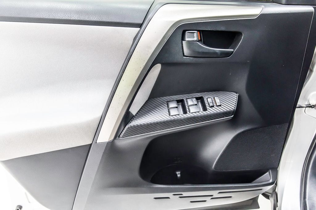 Used 2014 Toyota RAV4 LE FWD image 24