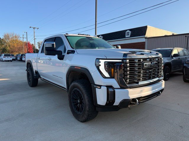 Used 2024 GMC Sierra 3500 Denali Ultimate AWD/4WD image 3