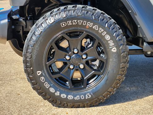 Used 2023 Jeep Wrangler Unlimited w/ Cold Weather Group image 21