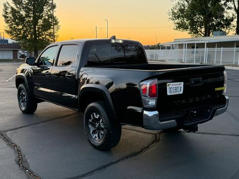 Used 2021 Toyota Tacoma TRD Off-Road w/ Technology Package AWD/4WD image 14