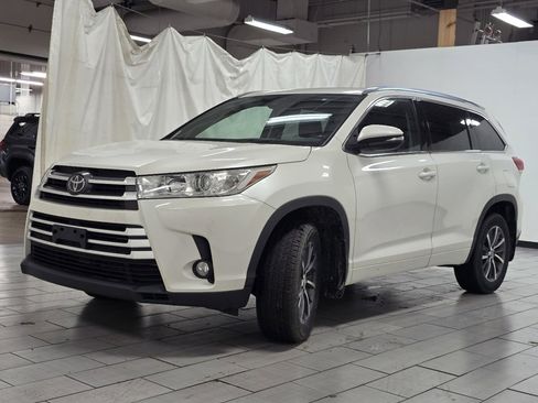 Used 2018 Toyota Highlander XLE image 12