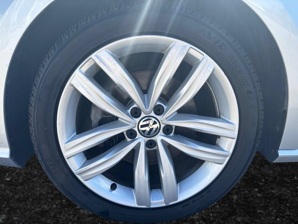 Used 2018 Volkswagen Passat 2.0T SE FWD image 9