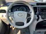 Used 2014 Toyota Sienna LE image 5