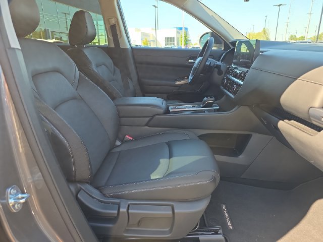 Used 2026 Nissan Pathfinder SL FWD image 16