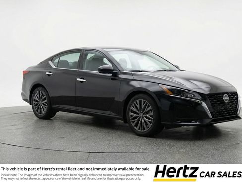 Used 2025 Nissan Altima 2.5 SV image 1