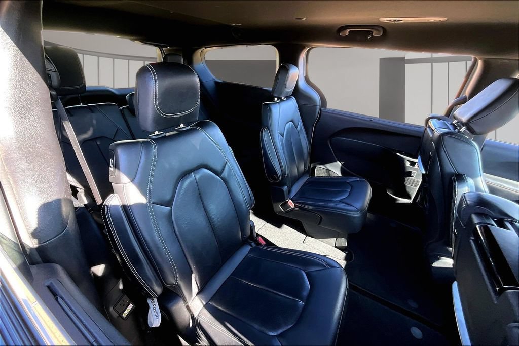 Used 2020 Chrysler Pacifica Touring-L Plus w/ Advanced Safetytec Group FWD image 29