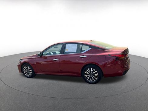 Used 2025 Nissan Altima 2.5 SV image 10