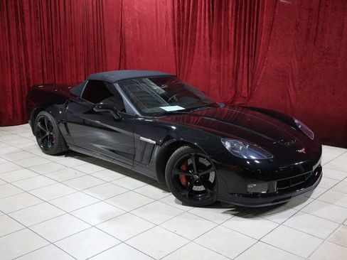 Used 2013 Chevrolet Corvette Grand Sport w/ 3LT Preferred Equipment Group RWD image 2