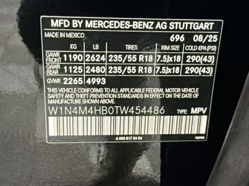 Used 2026 Mercedes-Benz GLB 250 4MATIC image 21