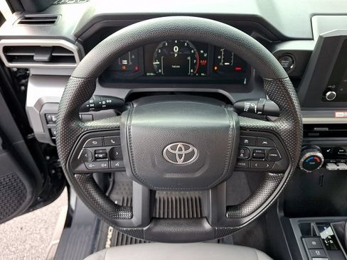 Used 2025 Toyota Tacoma SR5 AWD/4WD image 18