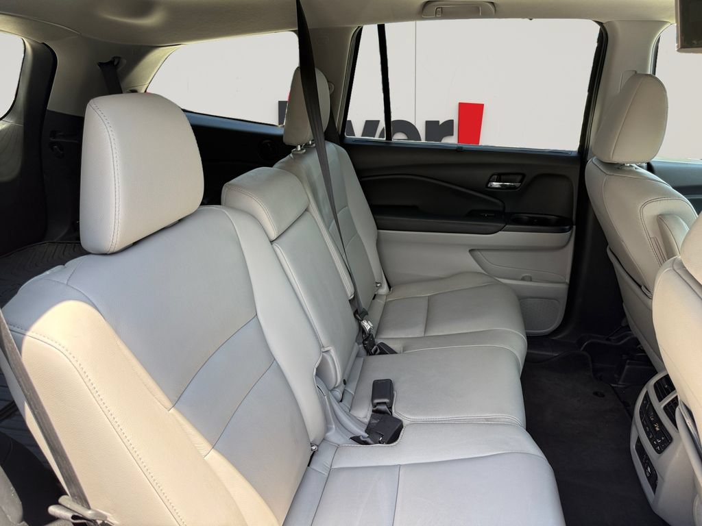 Used 2021 Honda Pilot Touring image 17