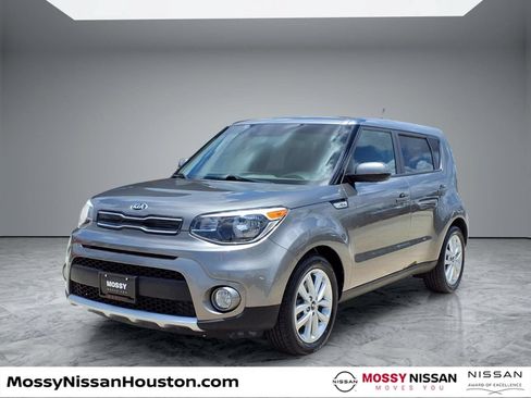 Used 2017 Kia Soul + FWD image 4