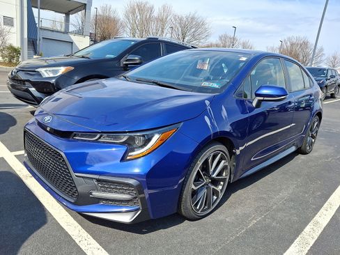 Used 2021 Toyota Corolla SE w/ SE Premium Package image 2