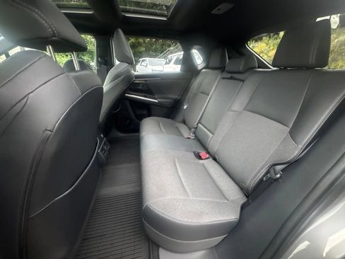 Used 2025 Toyota bZ4X AWD w/ Weather Package image 18
