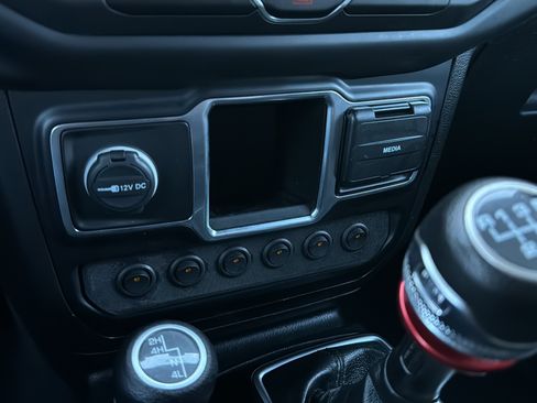 Used 2020 Jeep Wrangler Unlimited Sport AWD/4WD image 18
