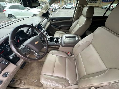 Used 2016 Chevrolet Suburban LT w/ Luxury Package image 17