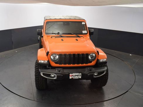 New 2025 Jeep Gladiator Sport image 37