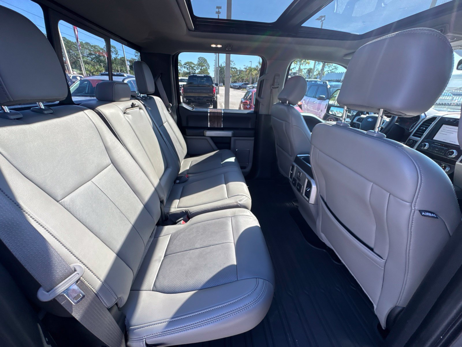 Used 2019 Ford F150 Lariat w/ Equipment Group 502A Luxury AWD/4WD image 18