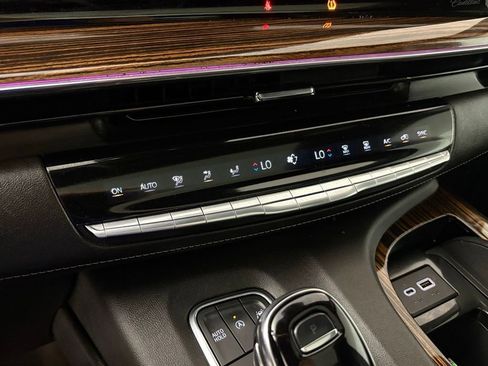 Used 2022 Cadillac Escalade Premium Luxury image 29