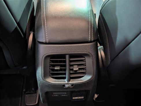 Used 2019 Jeep Cherokee Limited image 18