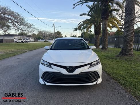 Used 2018 Toyota Camry LE w/ Convenience Package FWD image 3