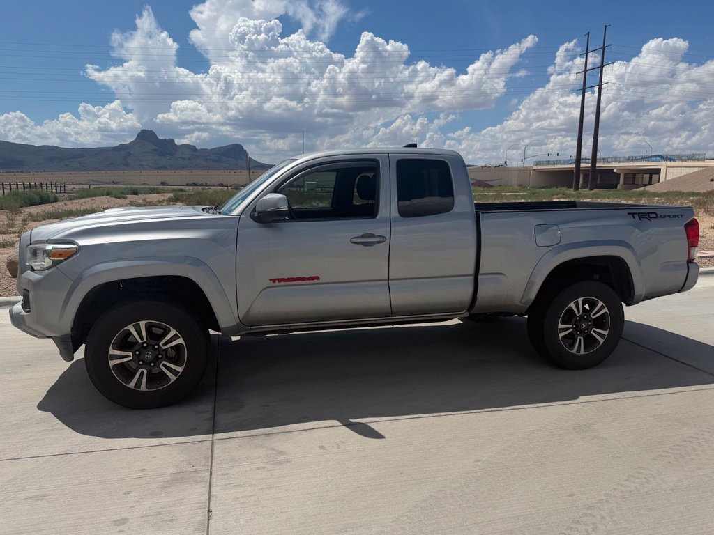 Used 2016 Toyota Tacoma TRD Sport w/ Towing Package RWD image 5
